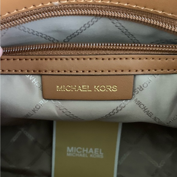🤎🤎MICHAEL KORS MARILYN SIGNATURE LOGO BAG!🤎🤎 - Picture 8 of 10